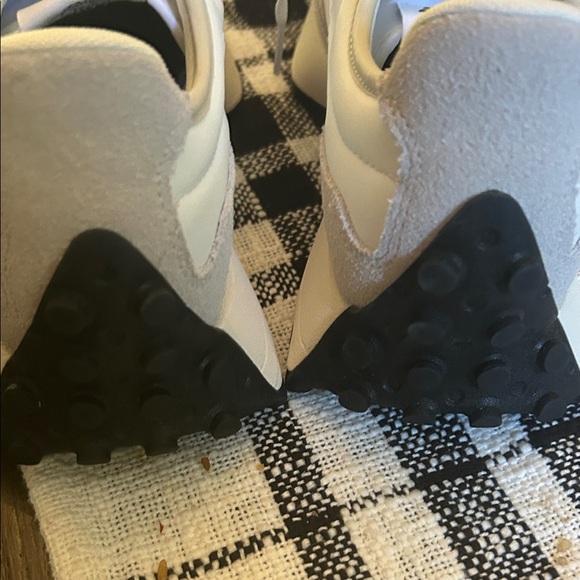 New Balance Women's White and Gray Sneakers - Picture 4 of 5